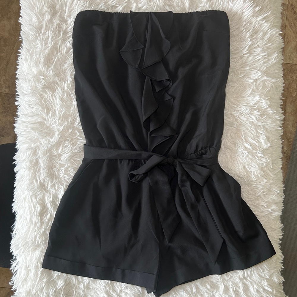 NWOT Express Black Strapless Ruffle Front Shorts Romper Sz M